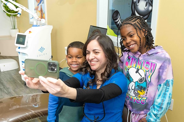 Lead dentist is making selfie with a happy healthy kids